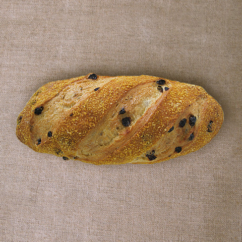 Semolina with Golden Raisins and Fennel Loaf